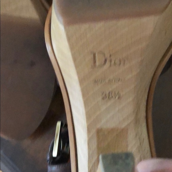 Sandel - Picture 3 of 9